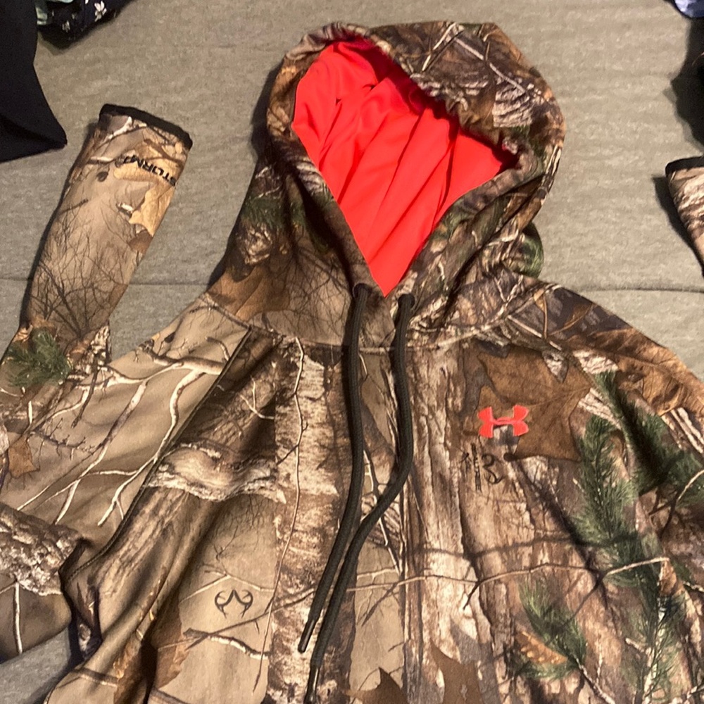Women’s camo/hot pink under amour hoodie